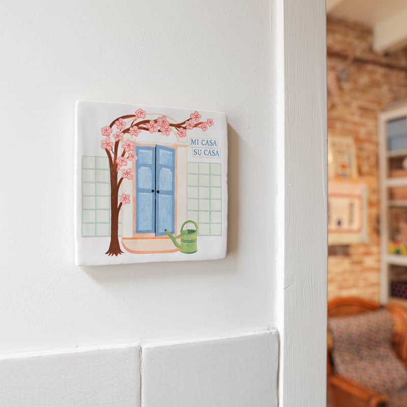 Huis met blauwe deuren.