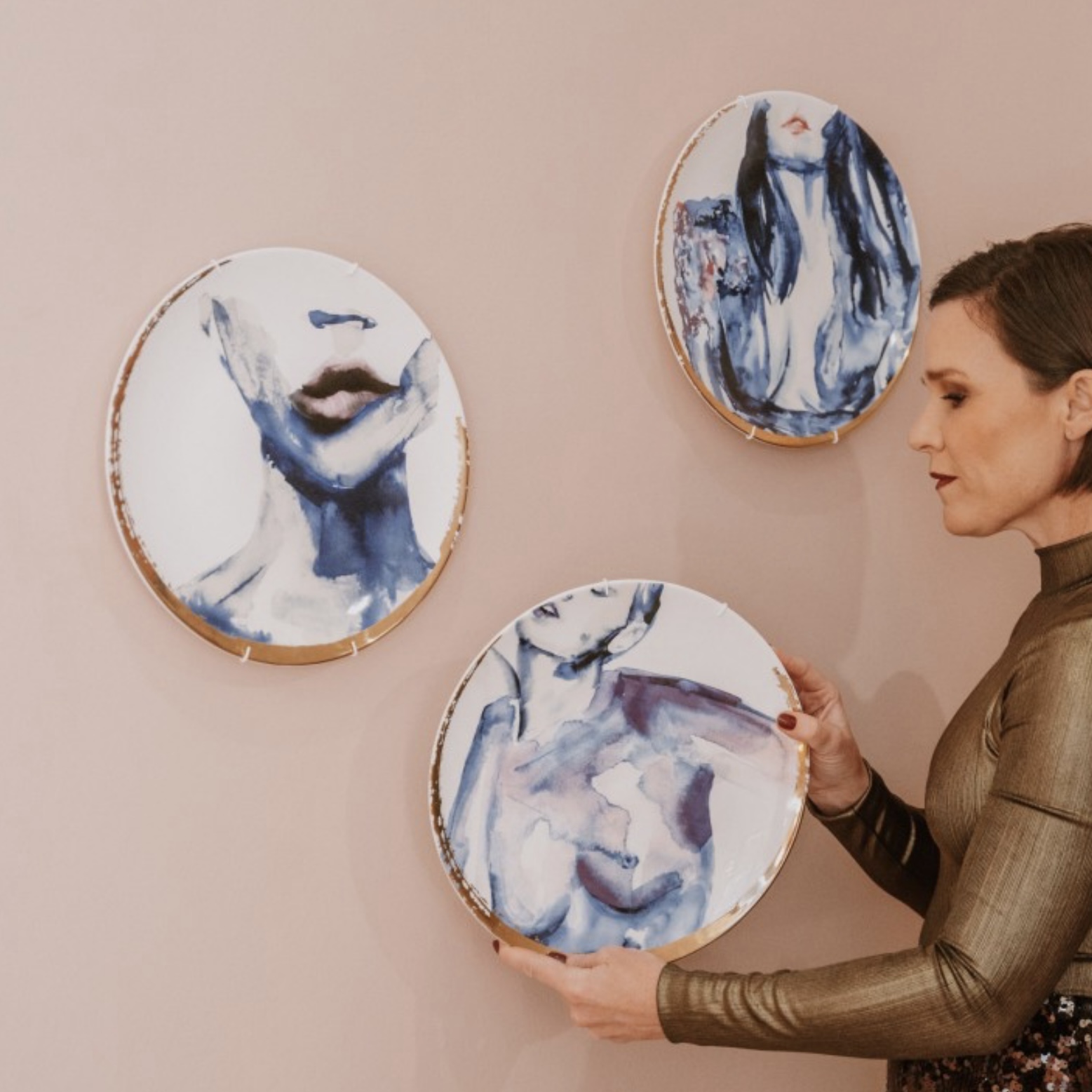 Delftsblauw Wandbord vrouw -Victoria Verbaan